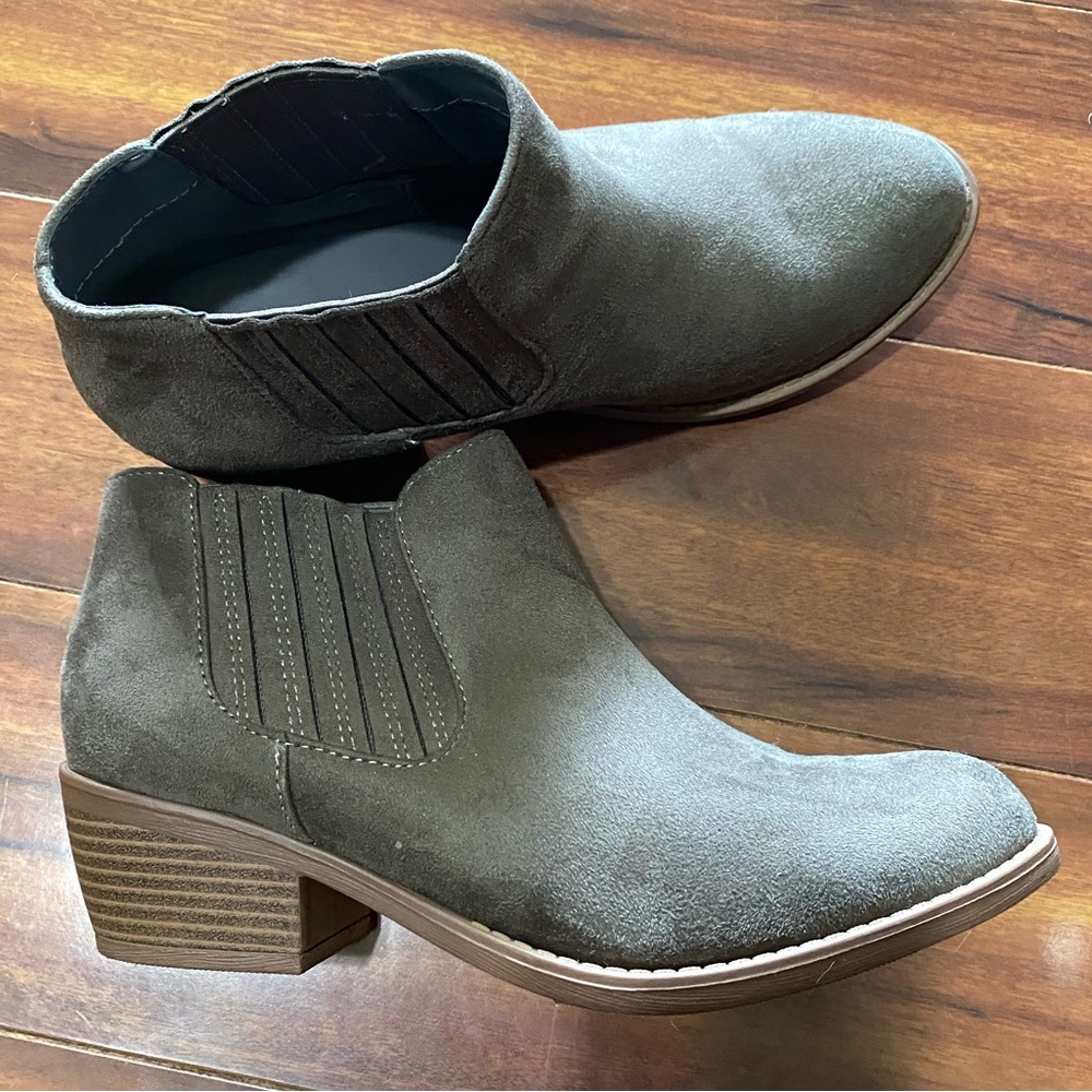 Women's Suede Ankle Boots - Beige/Brown